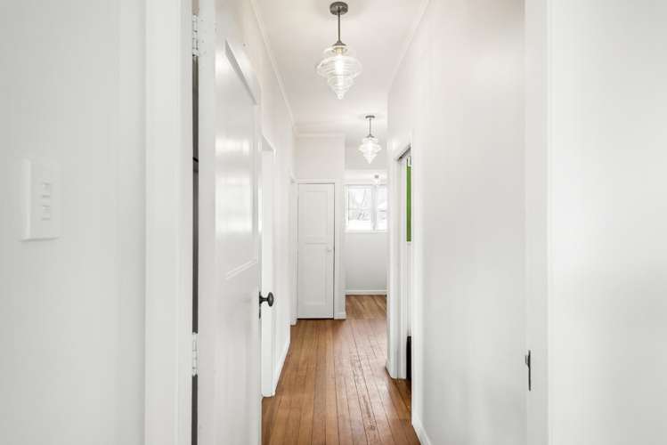 16 Achilles Crescent Narrow Neck_12