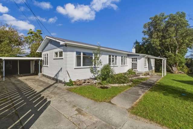 Family 4 Bedder, Native Bush, Close To School
