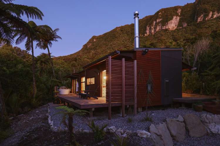 8 Hartmount Place Punakaiki_14