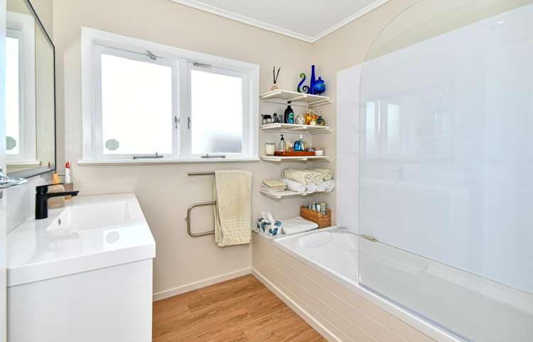 21 Clark Road Pahurehure_10