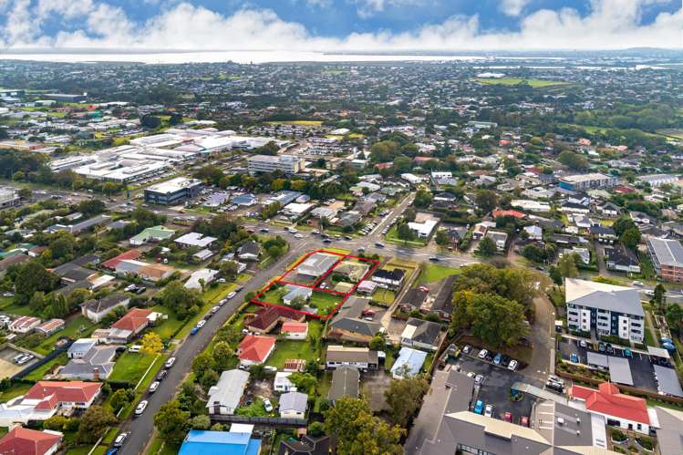 1 Te Kanawa Crescent and 30 and 32 Lincoln Road Henderson North_5