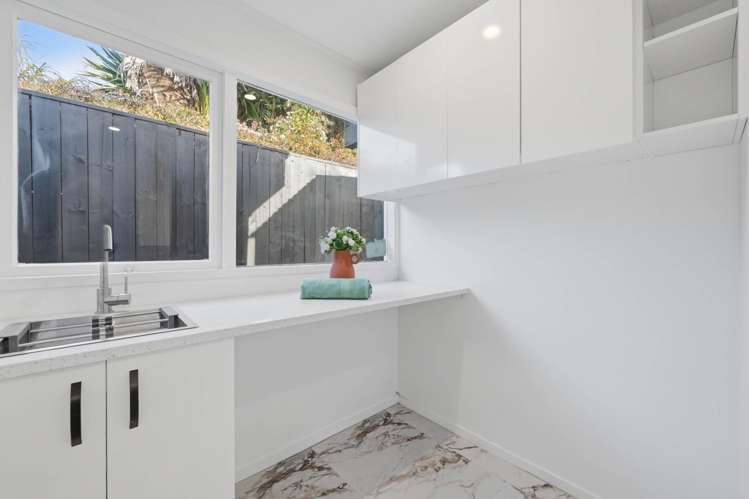 21 Lawrence Crescent Hill Park_8