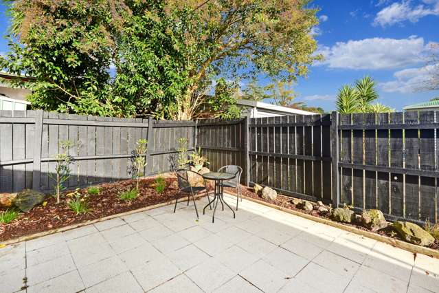 2/180 Henderson Valley Road Henderson_4