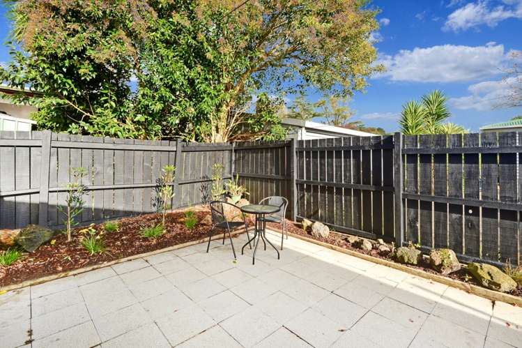 2/180 Henderson Valley Road Henderson_4