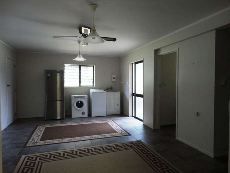 69 Awanui Rise Papakura_16