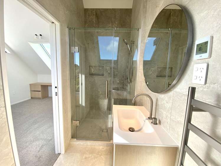12B Tenterden Ave 1728_22
