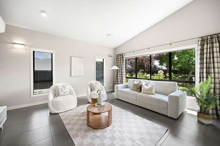 10 Farleigh Close Huntington_15