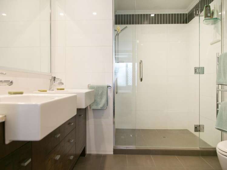 2/225 Lake Terrace Waipahihi_11