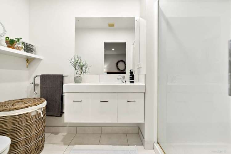 42 Flintridge Drive Flat Bush_12