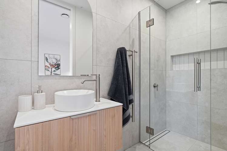 2/48 Andover Street Merivale_12