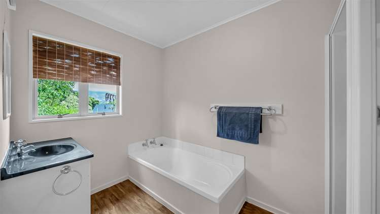 19 Walnut Place Akaroa_14