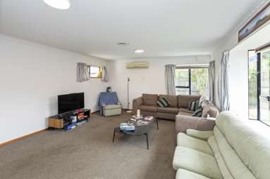 16 Sayers Crescent_4