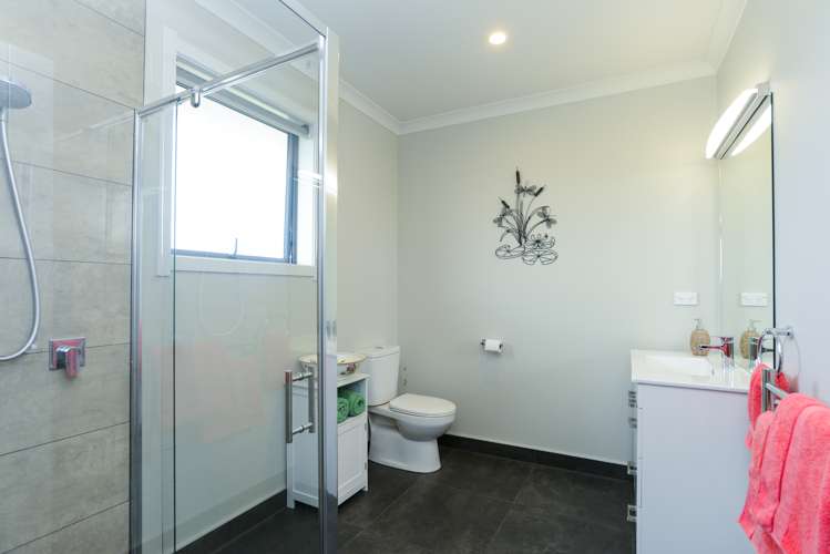 14 Pelorus Avenue Poraiti_13