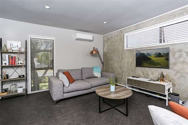 1/6 Edwin Freeman Place Ranui_2