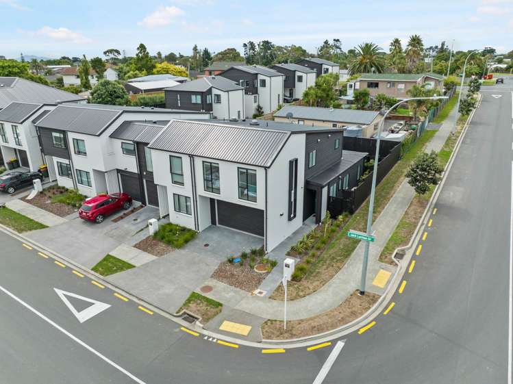 302 Jack Lachlan Drive Beachlands_0