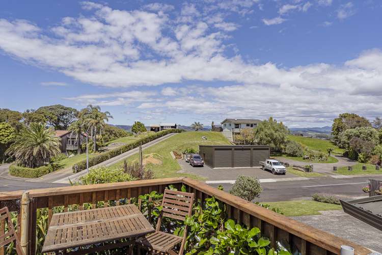 2 Pohutukawa Grove Whitianga_13