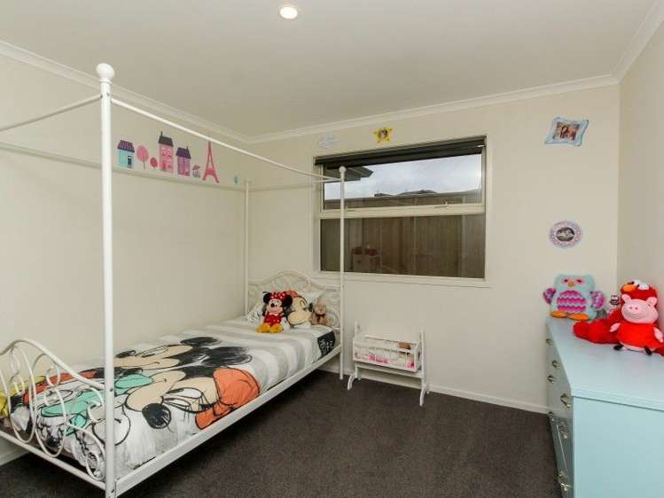 9 Honeyfield Drive Whalers Gate_24