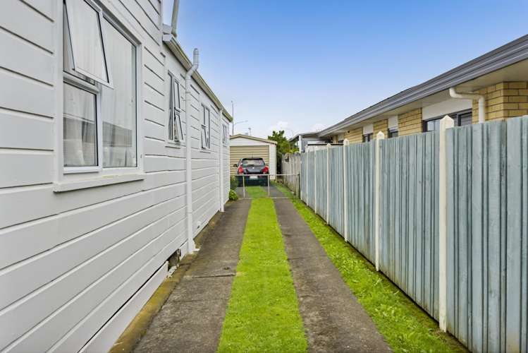 84 and 84a Argyle Street Hawera_9