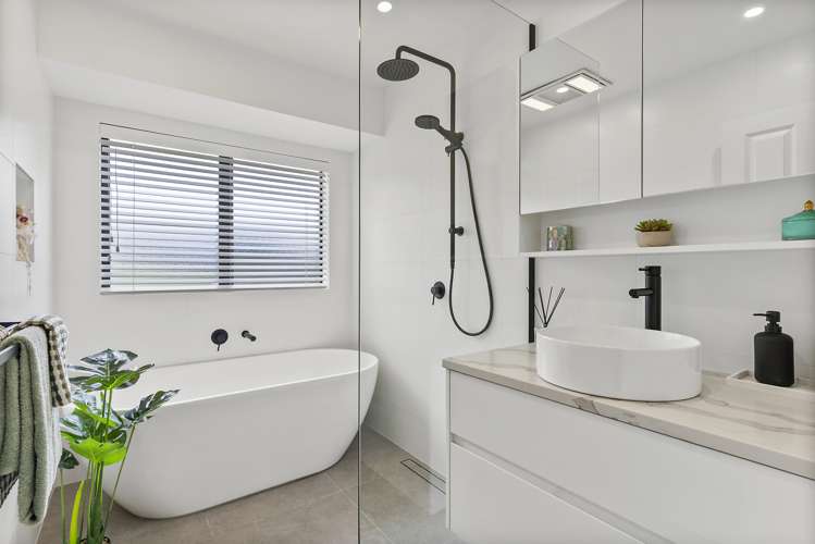 1 Black Teal Close Unsworth Heights_11