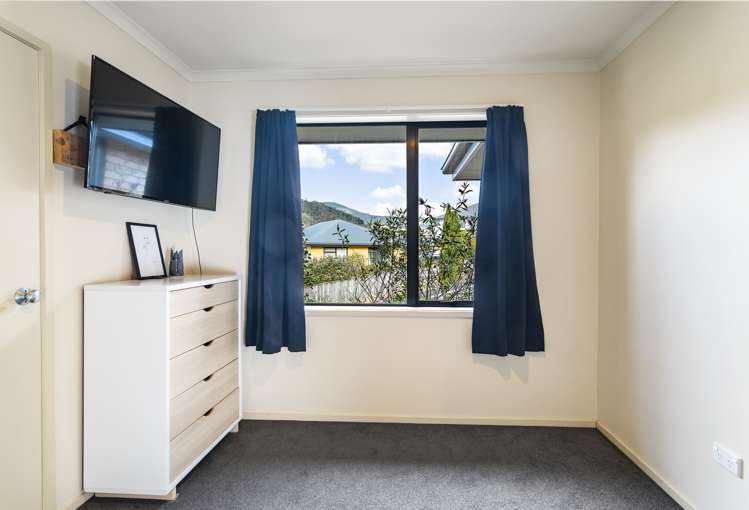 31 Saint Lawrence Street Toi Toi_8