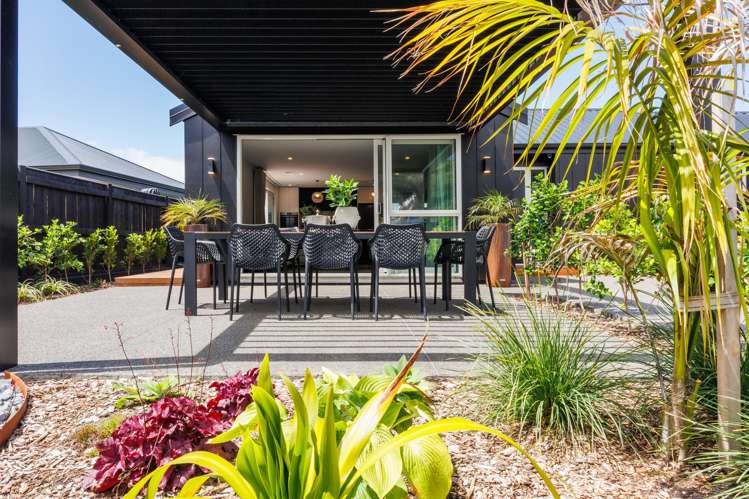 6 Solitude Crescent Kelvin Grove_34