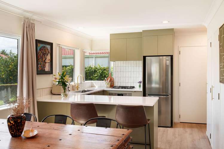 8 Racecourse Way_1