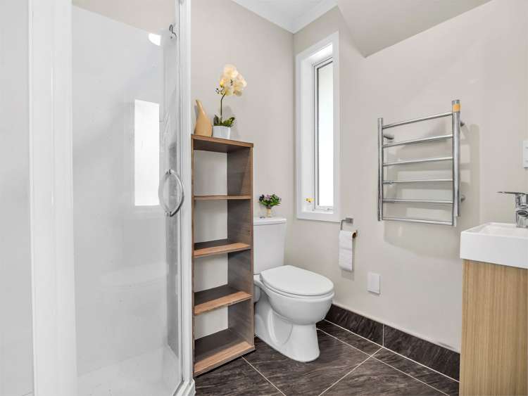 1 Manawatere Way Flat Bush_13