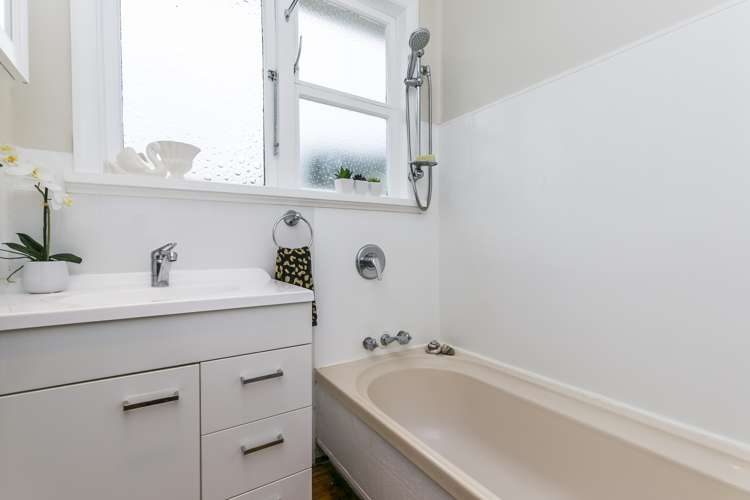 12 Raroa Place Pukerua Bay_12