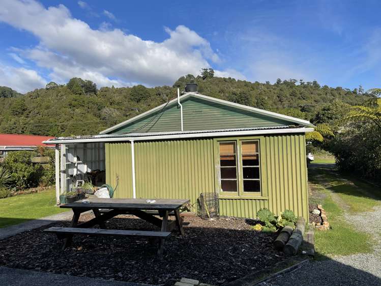 39 River Road Hector_13