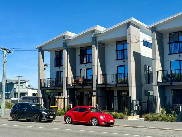 Beachfront Fully Furnished Modern Apartment!