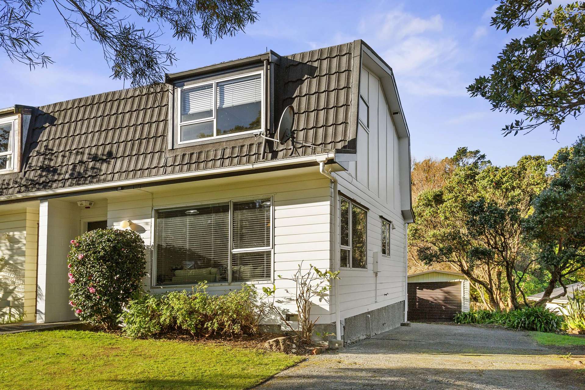 2/200 Dowse Drive Maungaraki_0