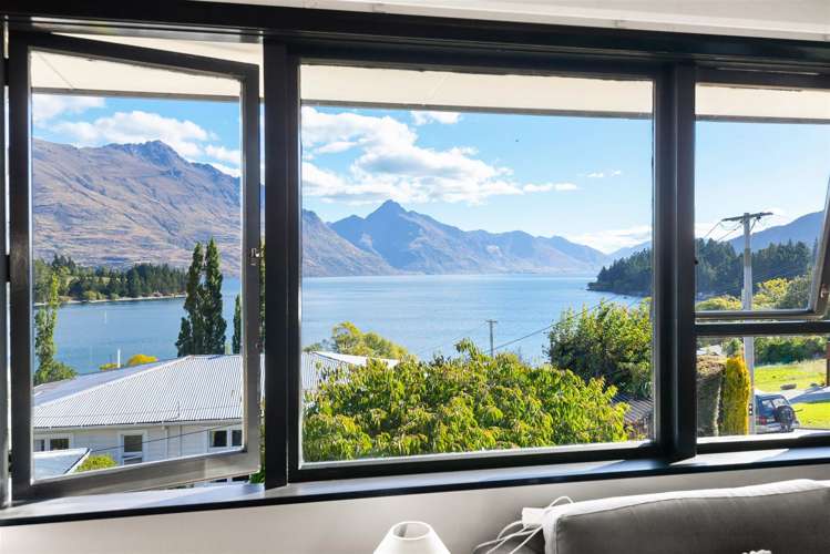 9 Suburb Street Queenstown_9