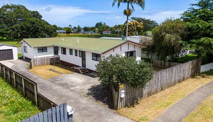 A roomy three-bedroom cottage on Lawrence Waitahuna Highway, in Lawrence, Clutha, sold this month for $390,000. Photo / Supplied