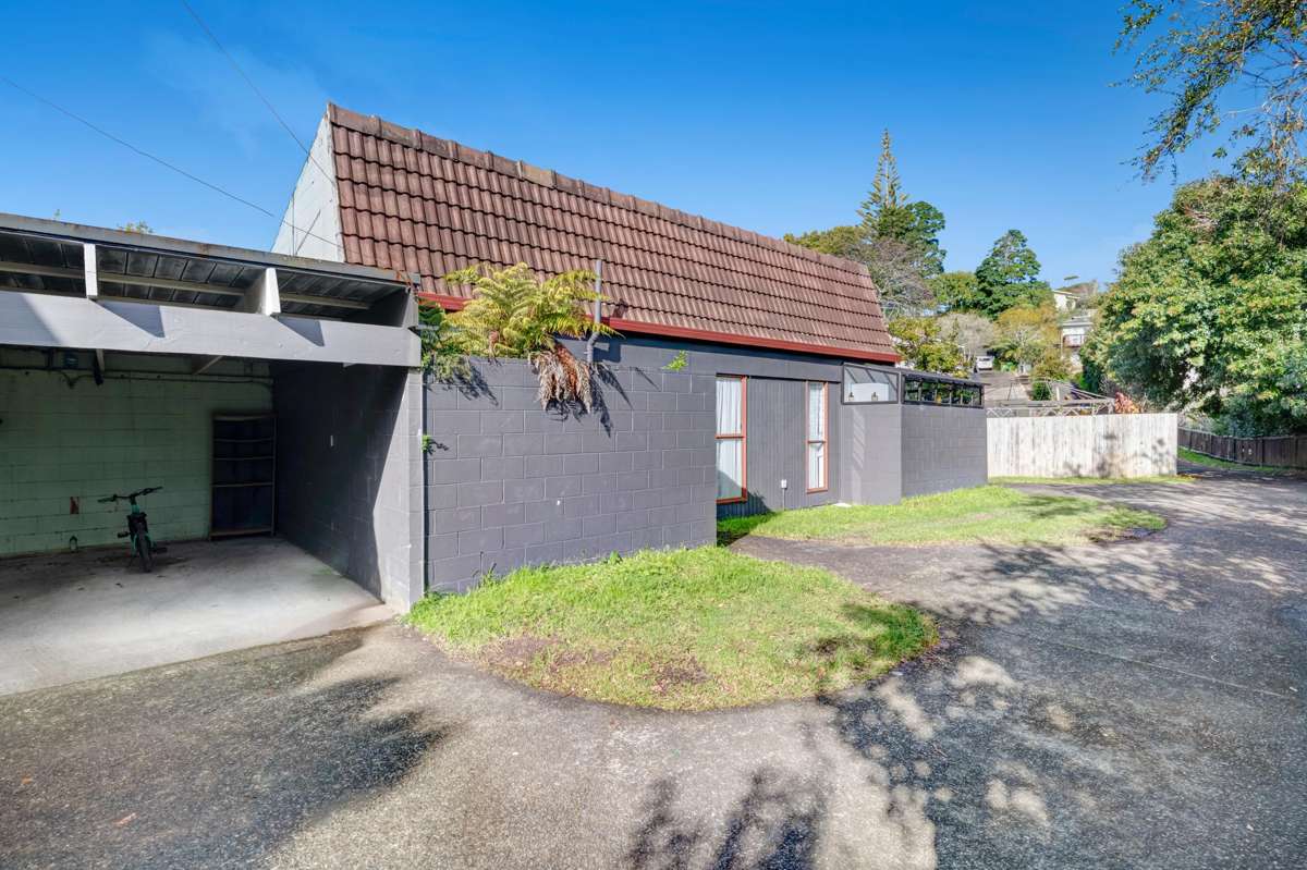 1/21 Ayton Drive_0