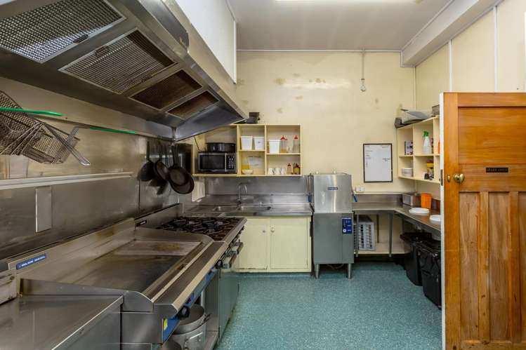 20 Memorial Square Carterton_13