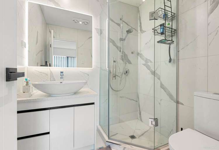 8B Hobart Crescent Wattle Downs_6