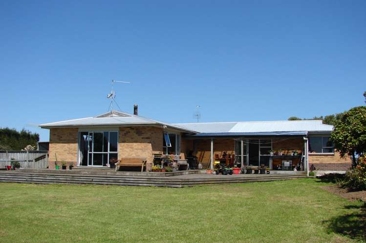 653 Grove Bush Woodlands Road Winton Surrounds_10