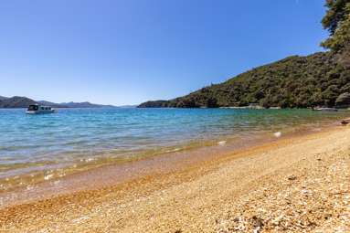 2069 Queen Charlotte Drive_2