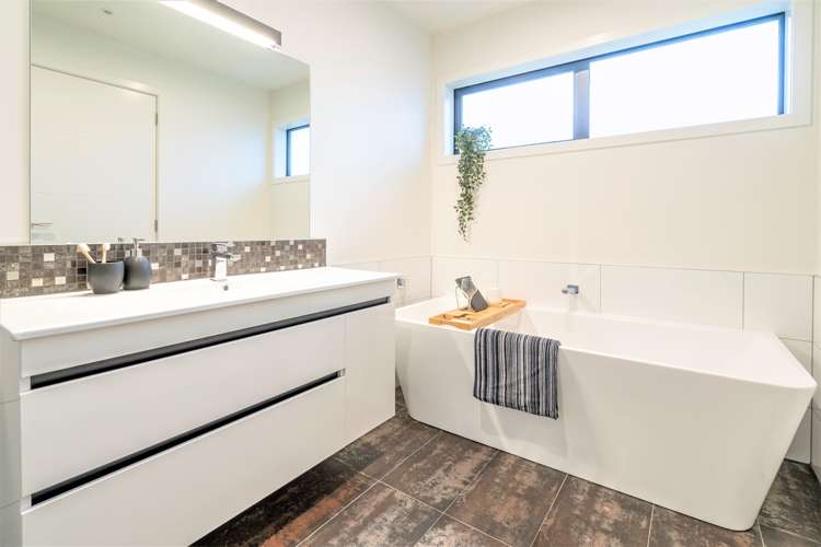 4 Barker Place Waikiwi_13