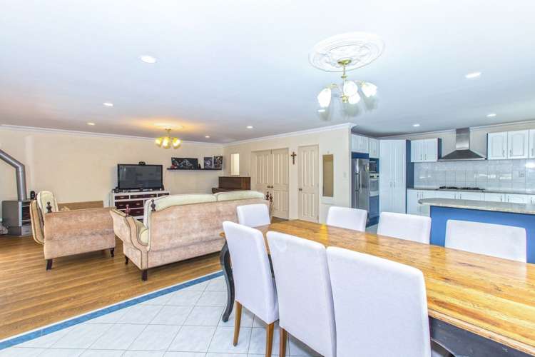 8 Baulcomb Parade Windsor Park_8