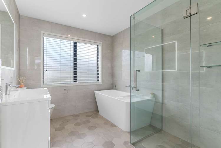 6 Reg Pearce Way Glen Innes_20