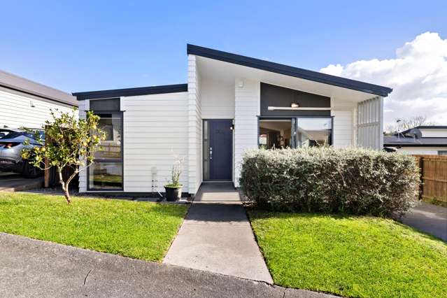 Freestanding Stunner with Solar & Outdoor Appeal