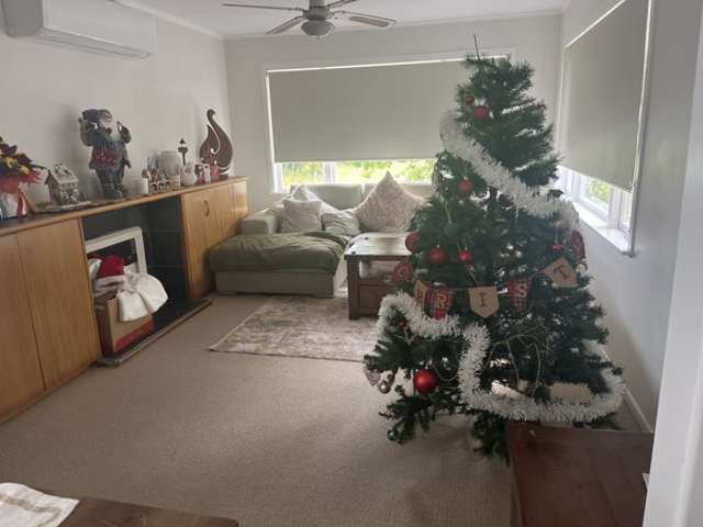 Spacious family home with 3 bedroom, Pakuranga
