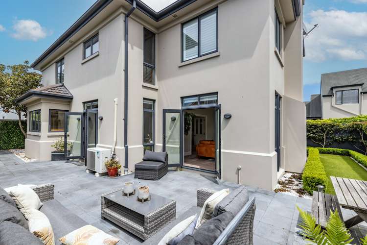 57 Hawkesbury Avenue_0