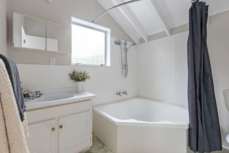 2 Shadon Place Stanmore Bay_14