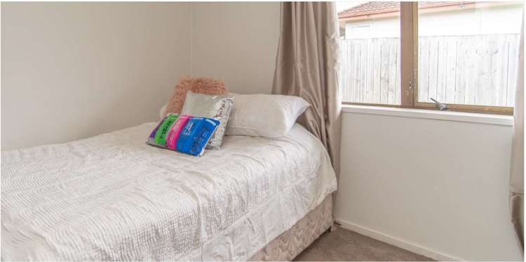 2/4 Tyndrum Place Highland Park_14