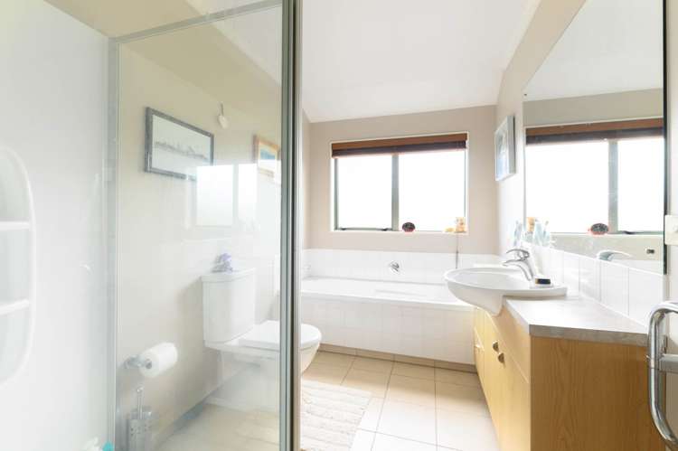 1 Mary Forgham Drive Greenhithe_12