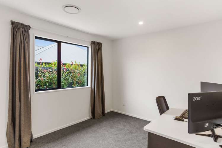 196 Southfield Drive Lincoln_18