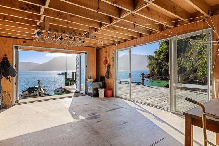 - Bay of Many Coves Queen Charlotte Sound_25