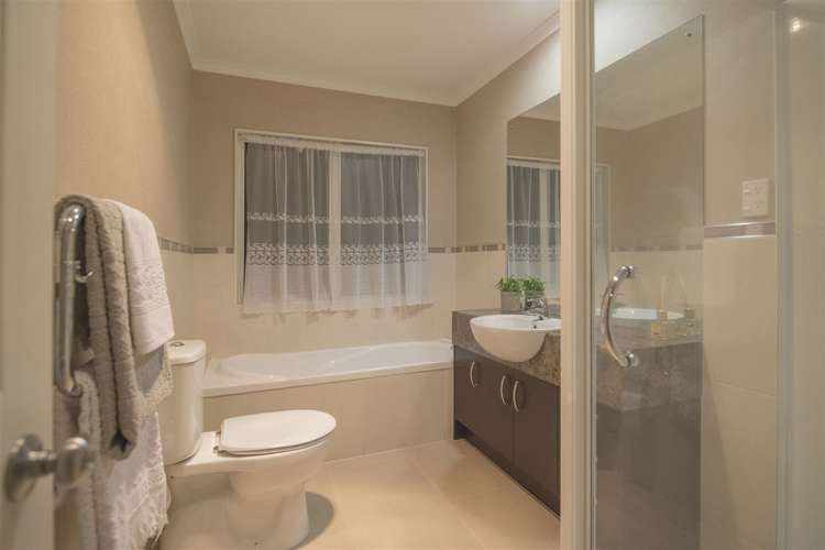 69 Salford Crescent Flat Bush_13